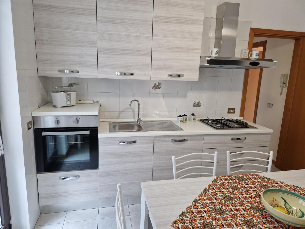 L'Isola E I Faraglioni House Apartment Ачитреца Екстериор снимка